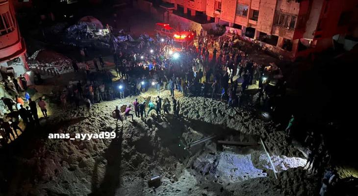 حفرة ضخمة نتيجة قصف إسرائيلي لخيام النازحين