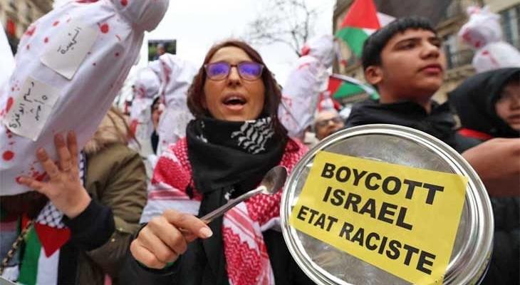 خلال تظاهرة تدعو لمقاطعة إسرائيل.jpg