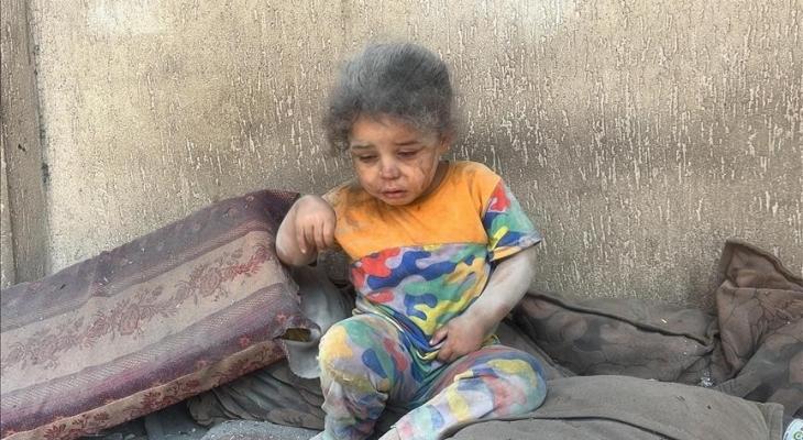 إنقاذ طفلة بعد مجزرة في غزة.jpg