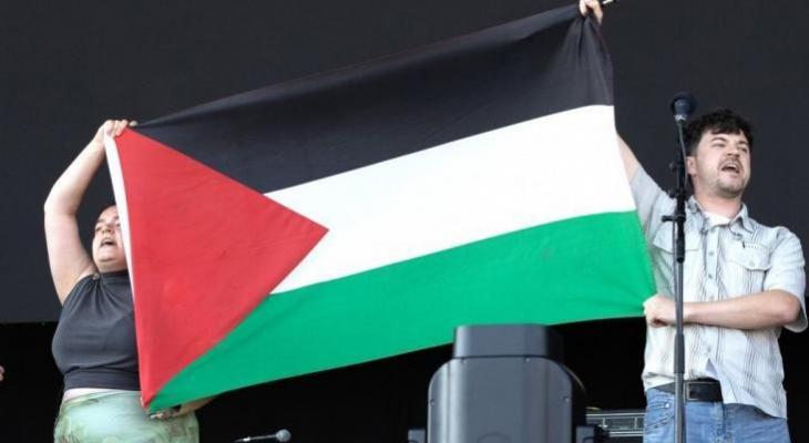 فرقة ماري والوبرز ترفع علم فلسطين