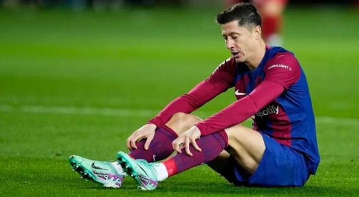 برشلونة يكشف عن طبيعة إصابة ليفاندوفسكي ومدة غيابه