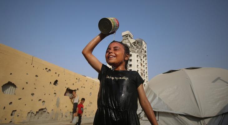مهرب النازحين بغزة من جحيم الصيف ولهيب الخيام1.jpg