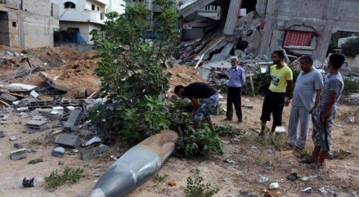 الشرطة تتعامل مع صاروخ إسرائيلي لم ينفجر في غزة.jpg