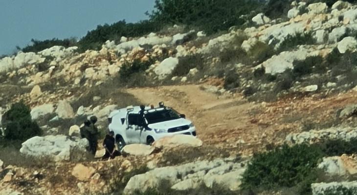 قوات الاحتلال والمستوطنون يعتقلون شقيقين شمال رام الله