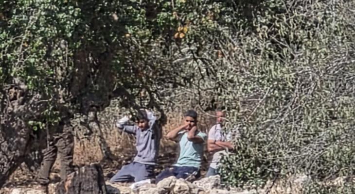 احتجاز شبان في نحالين