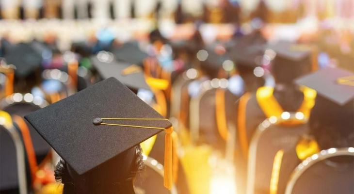 خلال تخرج الطلبة من الجامعات.jpg