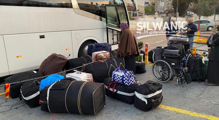 الاحتلال يرحّل عشرات المرضى الغزيين ومرافقيهم من القدس.jpg