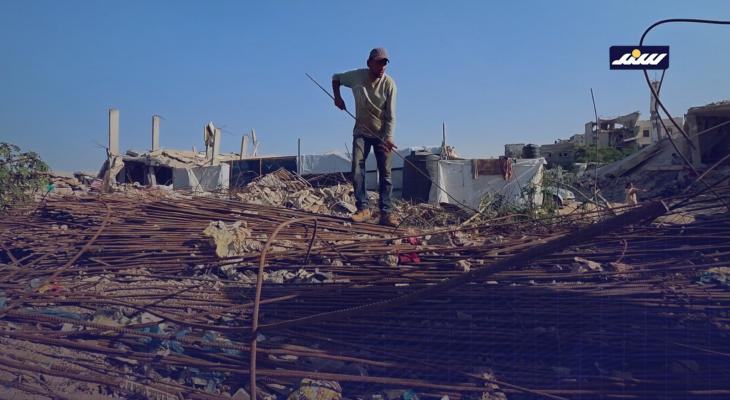حديد من تحت الرماد.. غزيون يحوّلون أنقاض الحرب لمأوى في خانيونس
