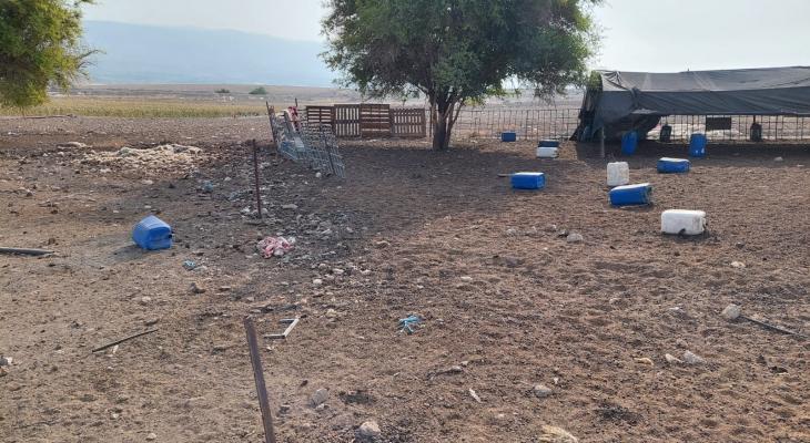 مستوطنون سرقوا معدات حظيرة ماشية في الأغوار