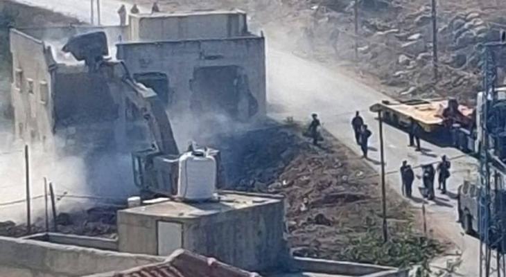 الاحتلال يهدم منزل الأسير ماهر سمارة غرب سلفيت