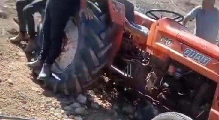 ثقب إطارات جرار من قبل مستوطنين