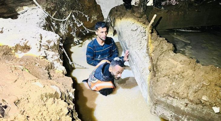 انتشال طفل من بئر مياه في غزة  (1).jpg