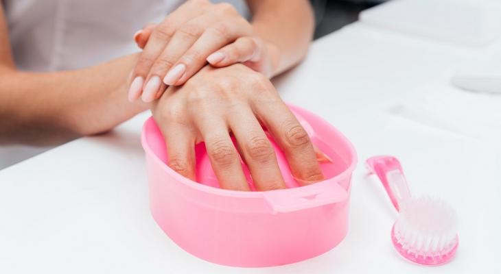 عناية بالأظافر