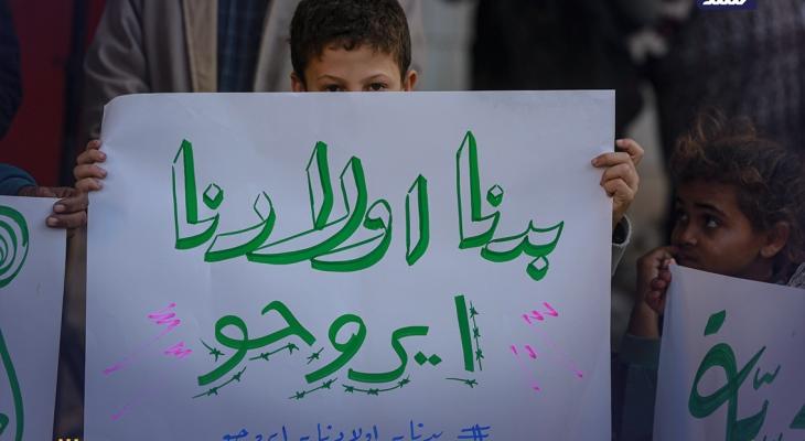 عائلات الأسرى الفلسطينيين تنظم وقفة احتجاجية تضامنية أمام مقر الصليب الأحمر في مدينة غزة