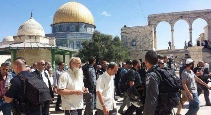 اقتحام باحات الأقصى قبالة مسجد قبة الصخرة.jpg