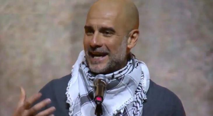 غوارديولا يرتدي الكوفيةو يعلن دعمه لفلسطين!