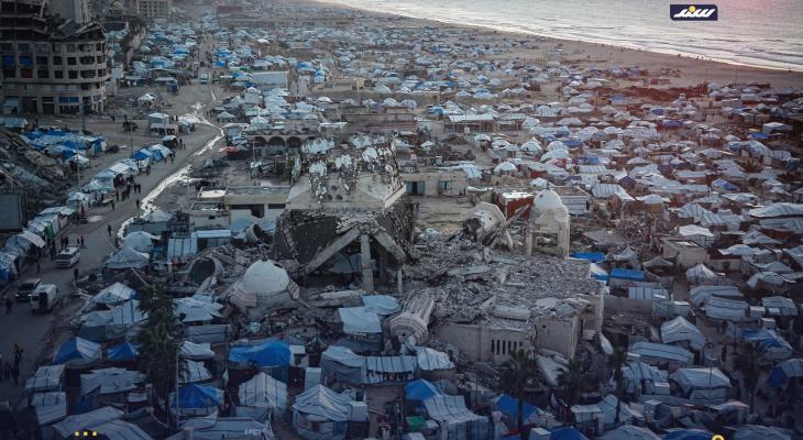 مشاهد عامة لخيام النازحين على شاطئ مدينة غزة