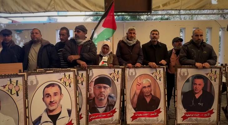 وقفة تضامنية أمام مقر الصليب الأحمر في غزة للمطالبة بالإفراج عن الأسرى8.jpg