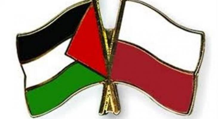 فلسطين وبولندا.