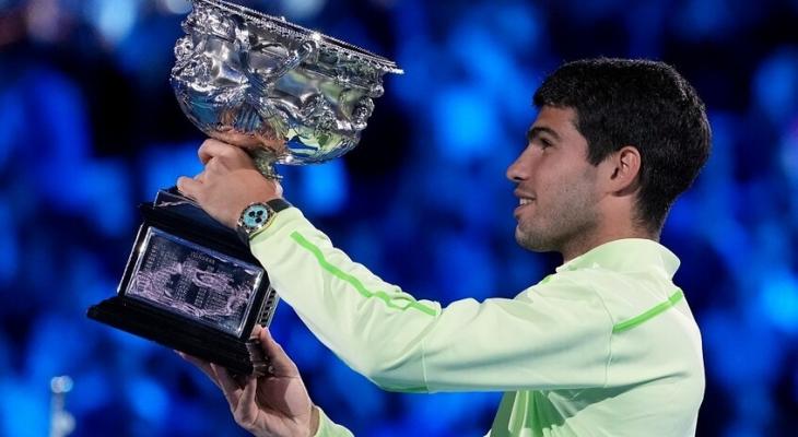ألكاراز يتوج بكأس بطولة أستراليا الكبرى للتنس