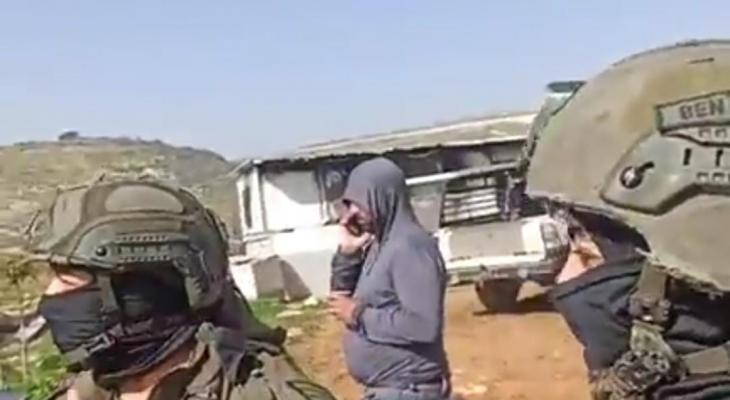 تهديد سكان تجمع بالرحيل