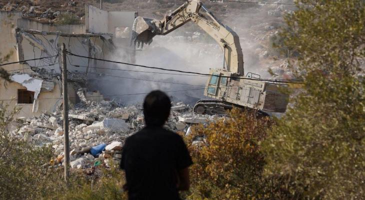 آليات الاحتلال تهدم منزلا فلسطينيا في الضفة.jpg