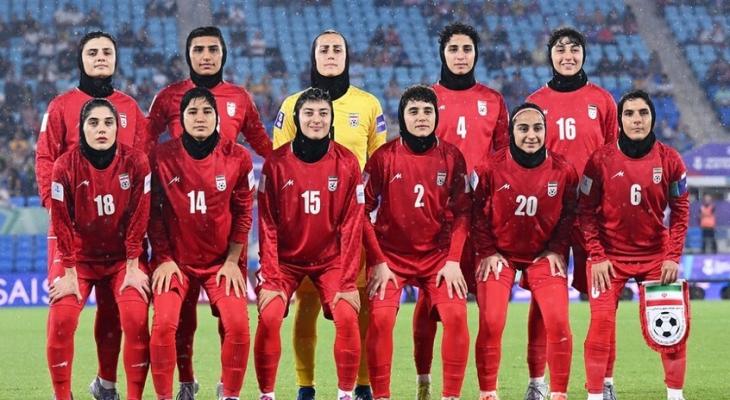 ترامب يتدخل لحل أزمة لاعبات منتخب إيران