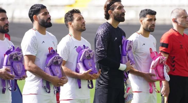 سر ظهور لاعبي منتخب إيران بحقائب مدرسية؟