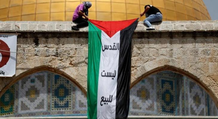 علم فلسطين في الأقصى.jpg