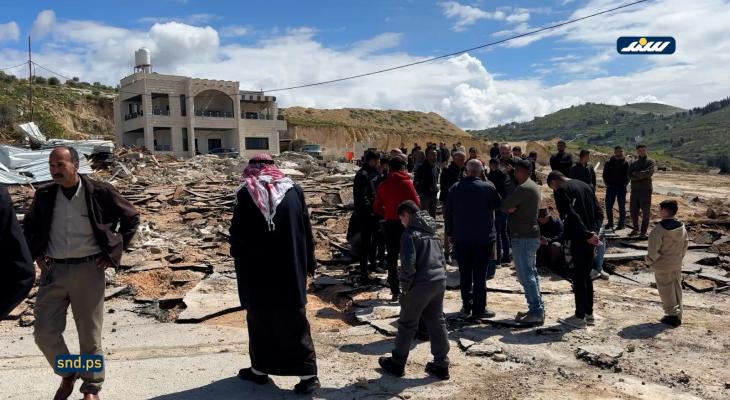 الاحتلال يهدم منزلًا ومعرض سيارات ومتجرًا في جنين