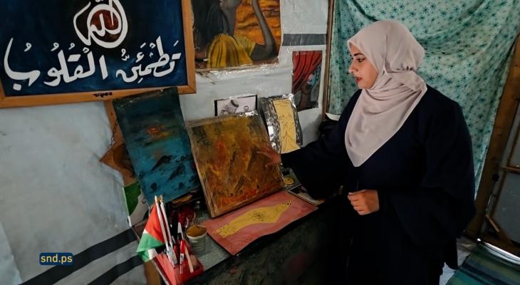 غزة.. معرضٌ بُعث من تحت الأنقاض ليرسم ملامح الحياة في خيمة