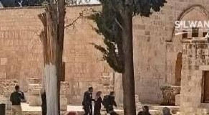 اعتقال فتاة من المسجد الأقصى.jpg