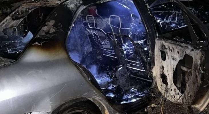 إحراق مركبة بالخليل