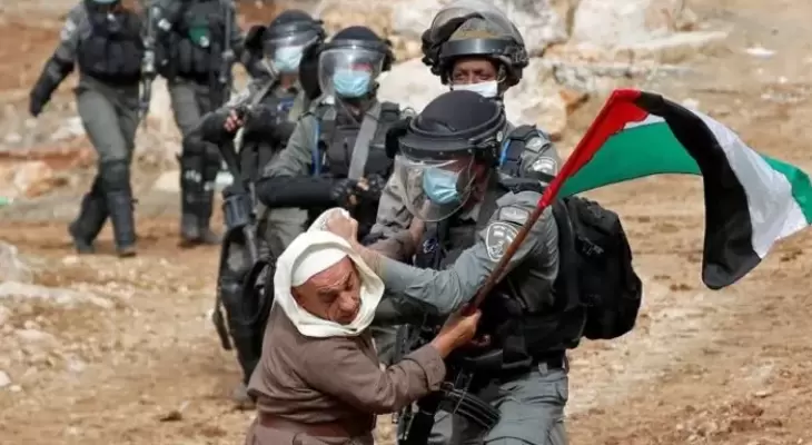 الاعتداء على مسن فلسطيني.webp