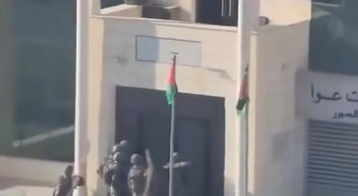 اقتحام مقر بلدية بيت عوا