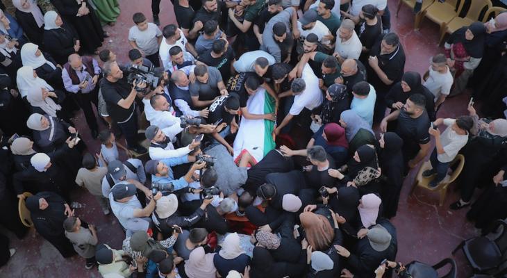 تشييع جثمان الشهيد العامل عماد هارون اشتية في قرية سالم شرق نابلس