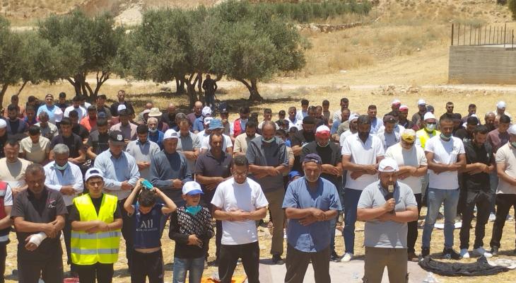 الصلاة  في الإراضي المهددة