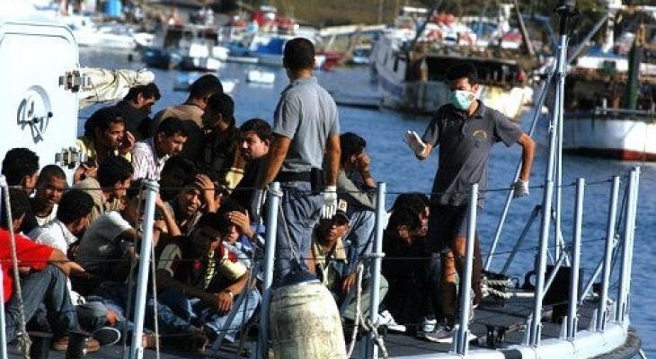 سفينة للاجئين من حول العالم