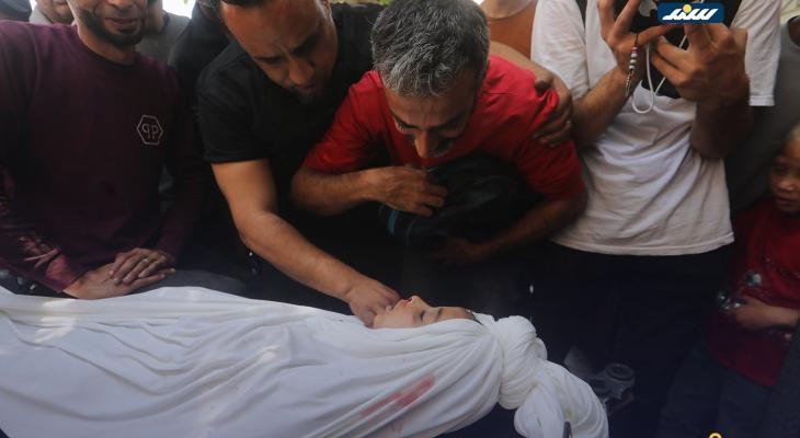تشييع ثلاثة شهداء بينهم طفل استشهدوا في غارة إسرائيلية استهدفت مدنيين بمخيم جباليا شمال غزة2.jpg
