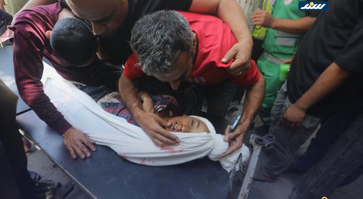 تشييع ثلاثة شهداء بينهم طفل استشهدوا في غارة إسرائيلية استهدفت مدنيين بمخيم جباليا شمال غزة