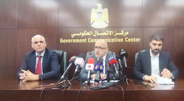 وزير المالية.