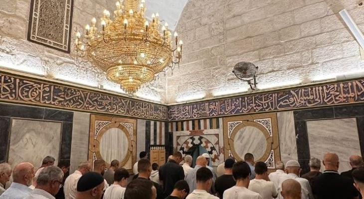 صلاة الفجر بالأقصى
