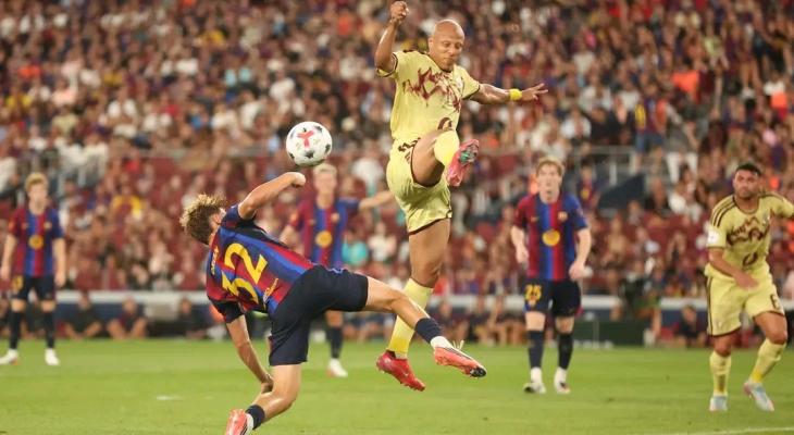 برشلونة يتوج بكأس خوان جامبر 
