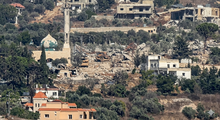جرافات الاحتلال تدمر بلدة حداثا جنوبي لبنان.png
