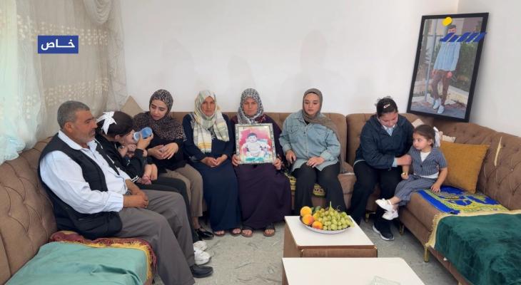 عائلة الشهيد المحتجزة جثمانه عبد الفتاح عاهد حريبات