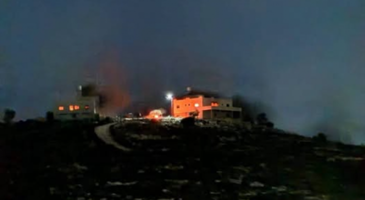 إحراق منزلين