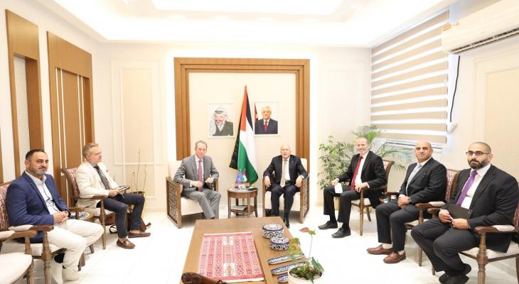 وزير الاقتصاد مع ممثل الاتحاد الأوروبي