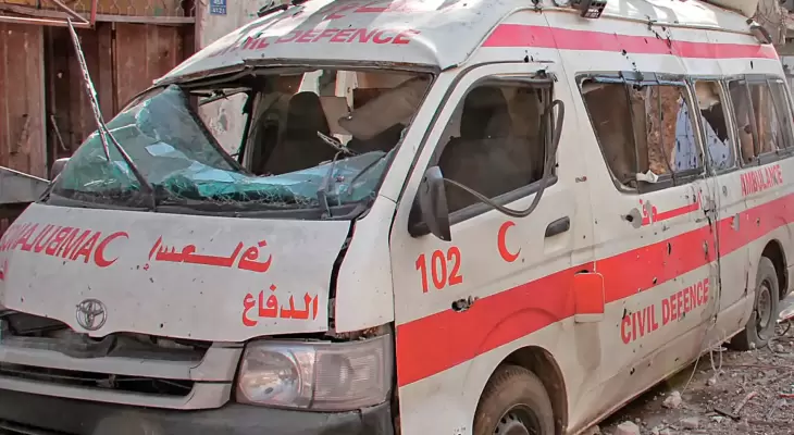 مركبة إسعاف دمرها الاحتلال في غزة.webp