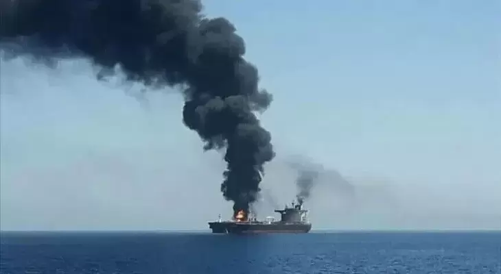 حريق في ناقلة نفط