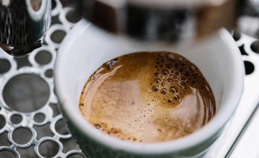 ضبط منتجات قهوة منتهية الصلاحية في غزة